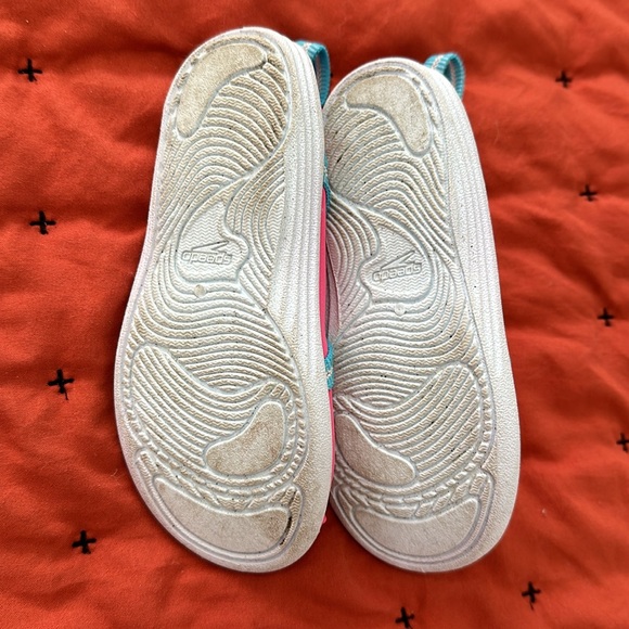 Speedo water shoes - Picture 2 of 2